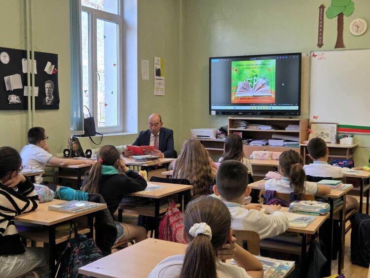 Зам.-кметът на Асеновград се включи в „Походът на книгите“