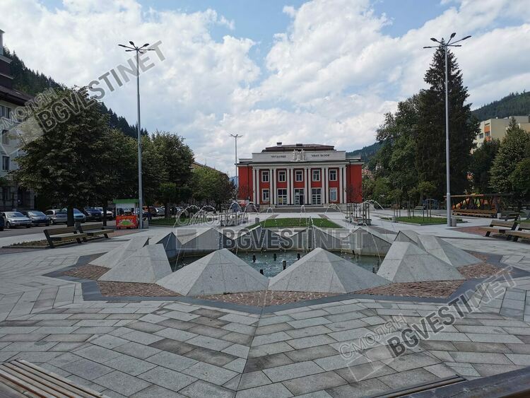 Община Мадан ще третира тревните площи срещу кърлежи и бълхи