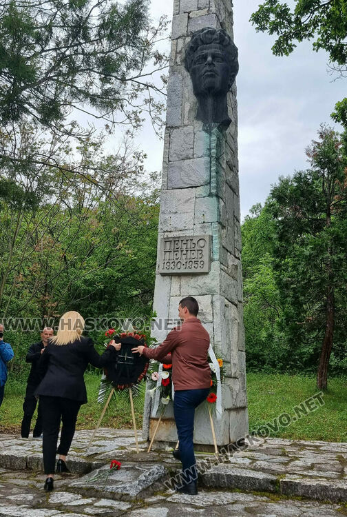 Димитровград се поклони пред поета Пеньо Пенев на 66-годишнината от смъртта му