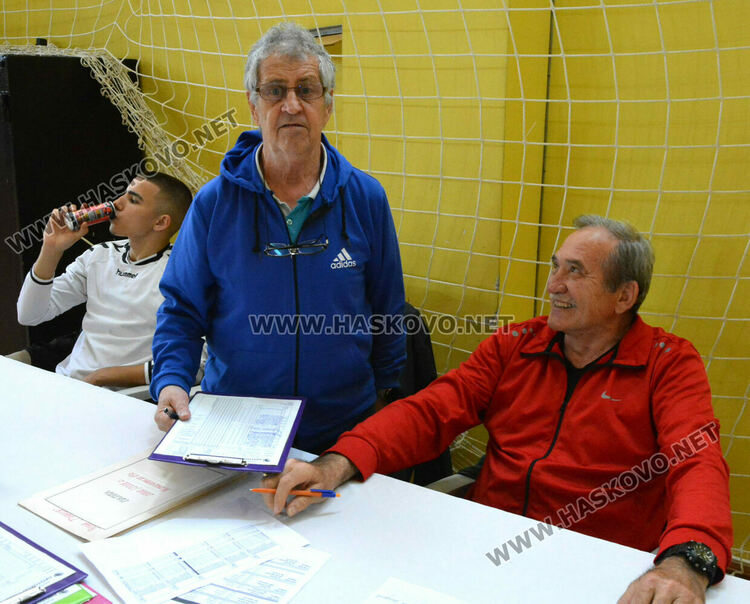 Хандбалистите на „Асти 91“ започнаха с победа в зоналния финал при 16-годишните в Хасково