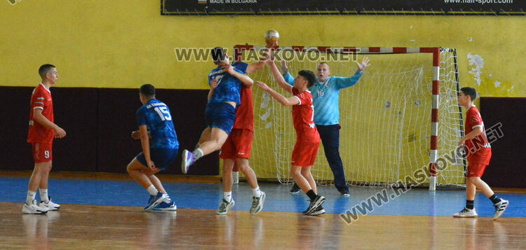 Хандбалистите на „Асти 91“ започнаха с победа в зоналния финал при 16-годишните в Хасково