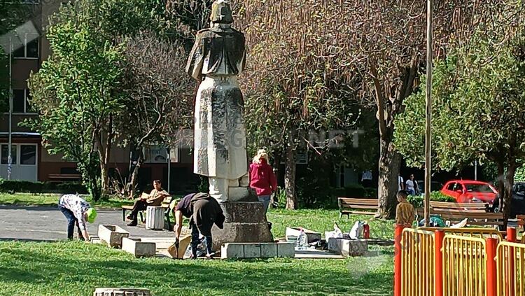   Руските съотечественици почистиха паметници в Кърджалийско в навечерието на Деня на Победата 