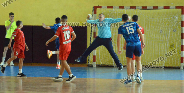 Хандбалистите на „Асти 91“ започнаха с победа в зоналния финал при 16-годишните в Хасково