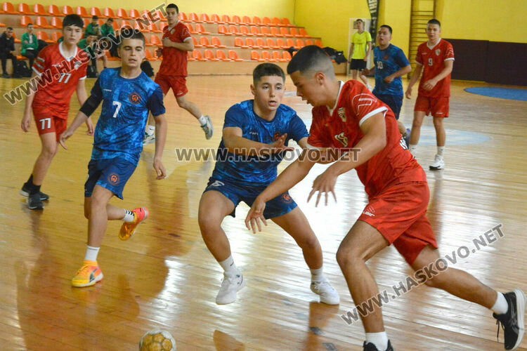 Хандбалистите на „Асти 91“ започнаха с победа в зоналния финал при 16-годишните в Хасково