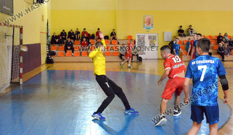 Хандбалистите на „Асти 91“ започнаха с победа в зоналния финал при 16-годишните в Хасково