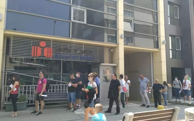 Традиционните опашки пред Агенцията по вписванията, които се заформят всяка година преди крайния срок на подаване на годишните финансови отчети - 30 септември, ще останат в историята.