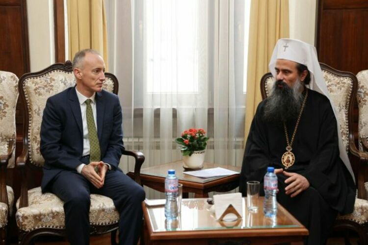 Министърът на образованието и науката Красимир Вълчев заедно с патриарх Даниил