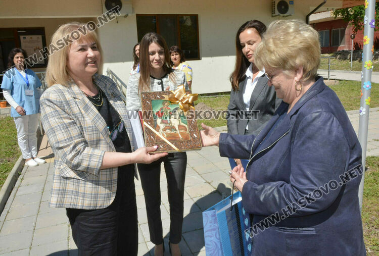 Нов център за деца с увреждания и постоянна медицинска грижа откриха в Хасково