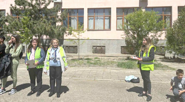 Деца се учеха на безопасно движение в състезание по приложно колоездене 