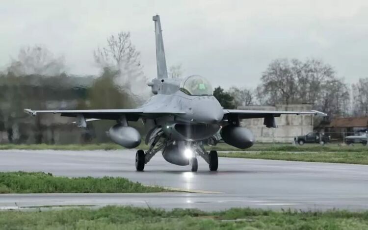 Вторият ни F-16 лети към България