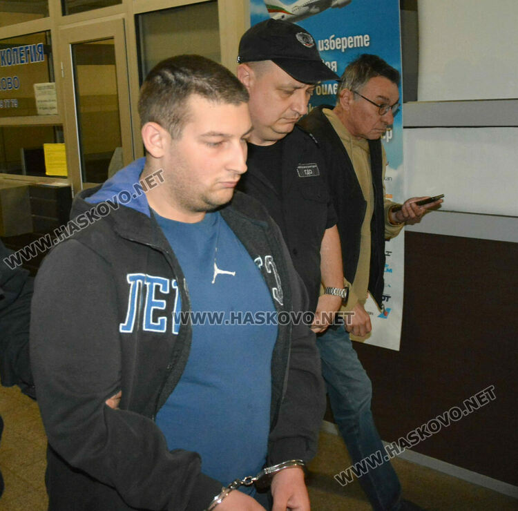 Домашен арест за 19-годишен, задържан с марихуана за 120 320 лева