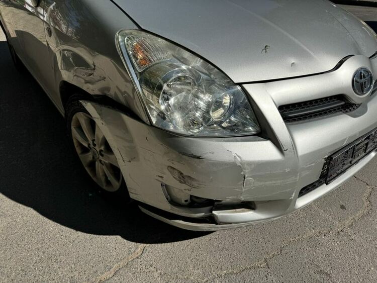 Миниван блъсна „Пежо“ на пл. „Спартак“ в Хасково