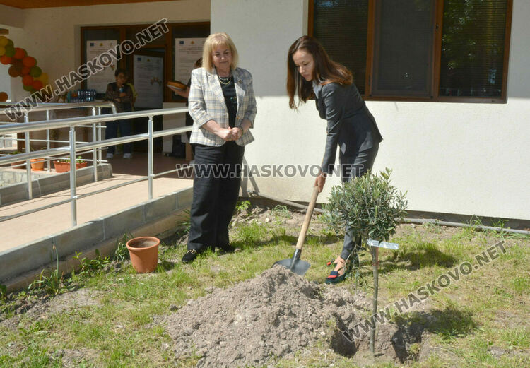 Нов център за деца с увреждания и постоянна медицинска грижа откриха в Хасково