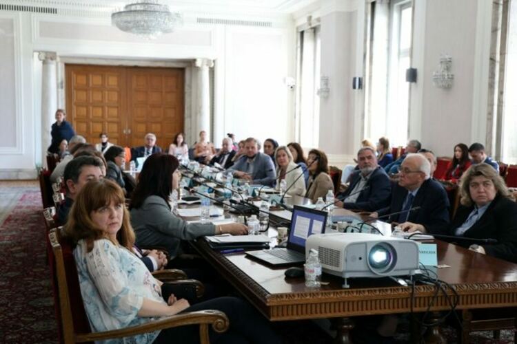 Основните насоки за актуализиране на имунизационния календар бяха обсъдени на кръгла маса в Народното събрание.