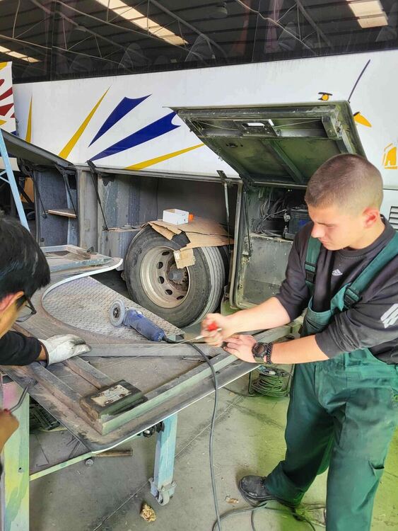 Ученици от Автото на практика в Испания