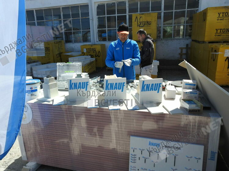 Импровизиран фест на строителните технологии се състоя в Кърджали, присъстваха водещи фирми/снимки/