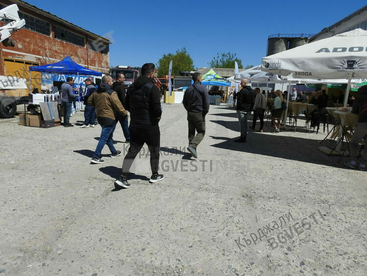 Импровизиран фест на строителните технологии се състоя в Кърджали, присъстваха водещи фирми/снимки/