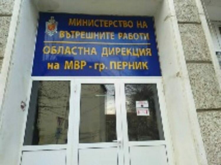 Третокласниците от Перник участваха в кампанията на полицията „Пешеходци зад автомобила. Внимание!“