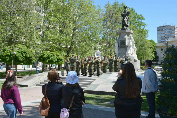 Военният оркестър с празничен концерт за Деня на Българската армия 