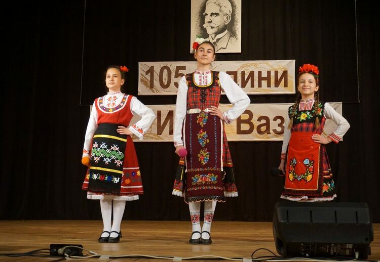 ОУ „Иван Вазов“ в Харманли отбеляза 105 г., учредиха награда „Ученик на годината“