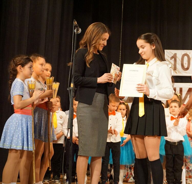 ОУ „Иван Вазов“ в Харманли отбеляза 105 г., учредиха награда „Ученик на годината“