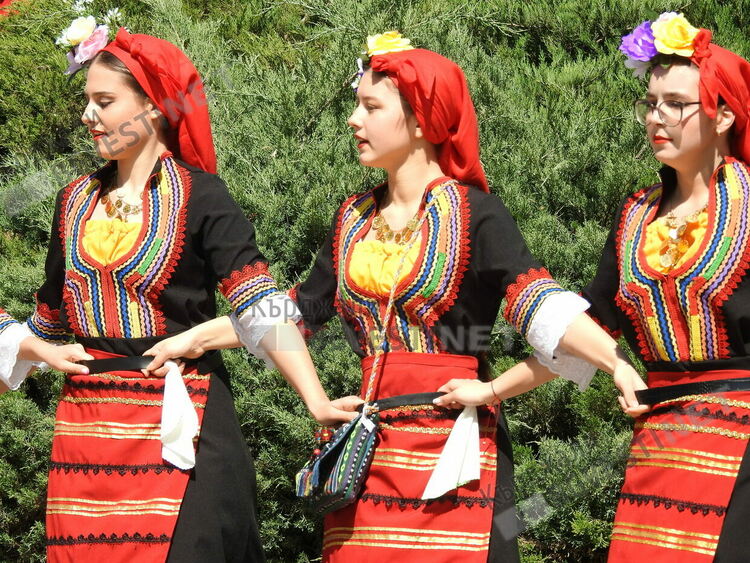  Празник на българския фолклор за Първи май в Кърджали /снимки/
