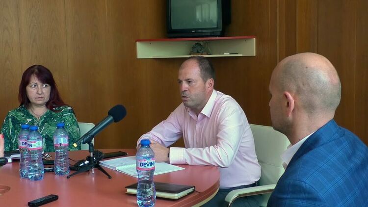 ст.комисар Ц.Цанков, директор ОД на МВР-Смолян / на снимката в центъра/ 