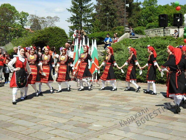  Празник на българския фолклор за Първи май в Кърджали /снимки/