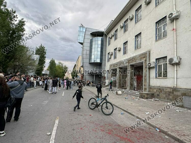 Вандалщина по сградата на полицията в Хасково