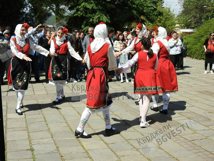  Празник на българския фолклор за Първи май в Кърджали /снимки/