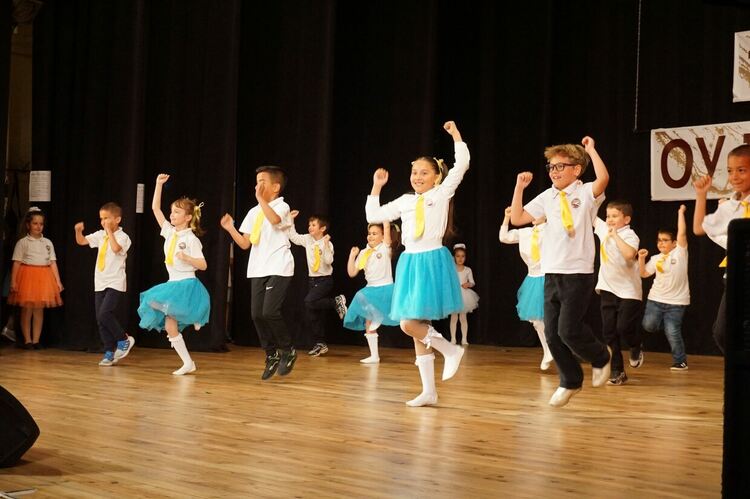 ОУ „Иван Вазов“ в Харманли отбеляза 105 г., учредиха награда „Ученик на годината“