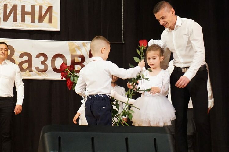 ОУ „Иван Вазов“ в Харманли отбеляза 105 г., учредиха награда „Ученик на годината“