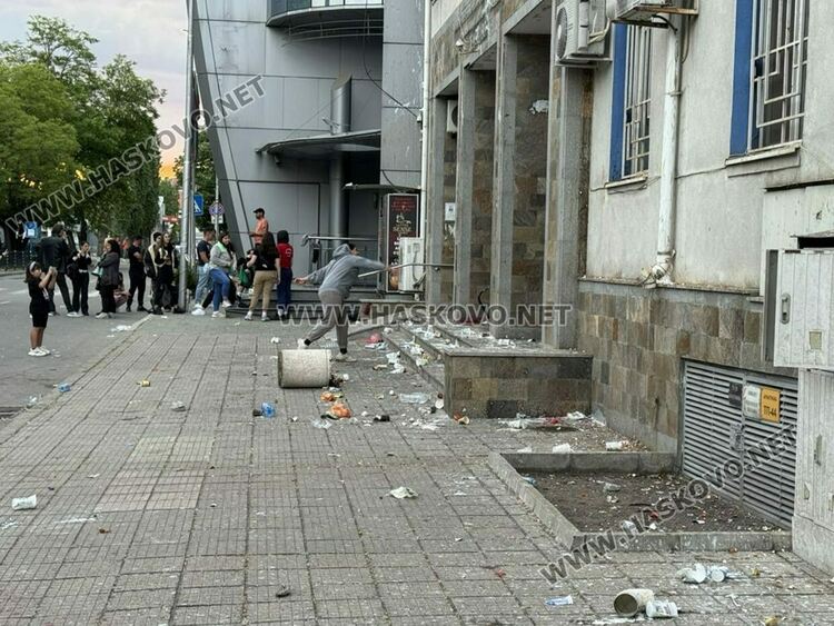 Вандалщина по сградата на полицията в Хасково