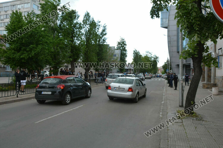 Втори, но по-вял протест пред Районното управление в Хасково