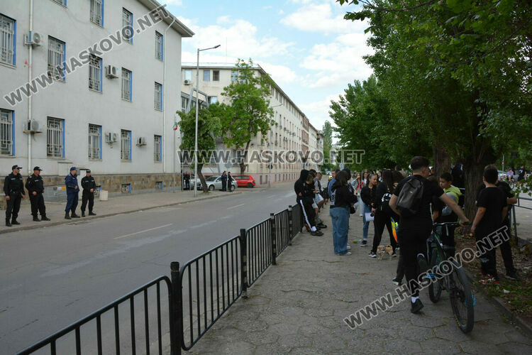 Втори, но по-вял протест пред Районното управление в Хасково