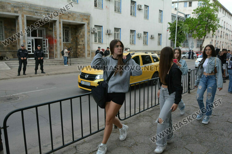 Втори, но по-вял протест пред Районното управление в Хасково