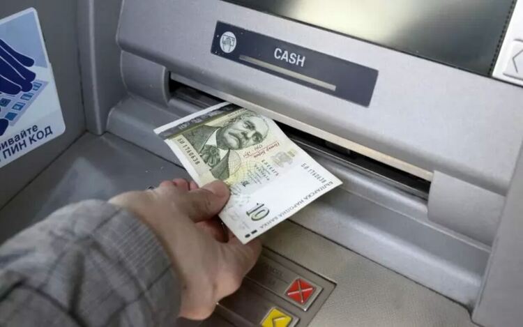 Банките пак помпат печалбите си с по-високи такси