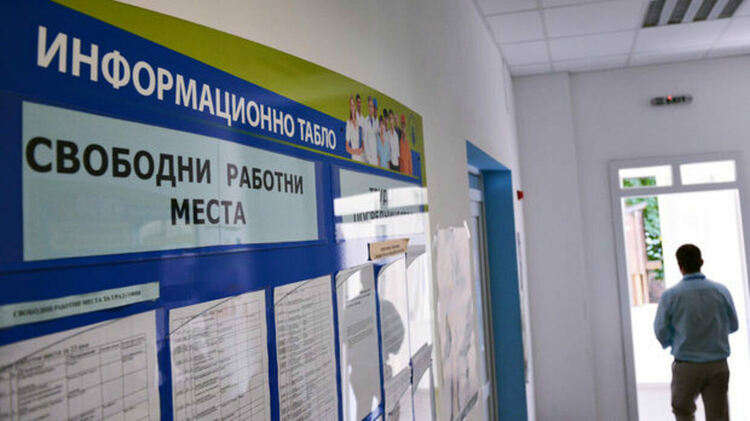 Лекар и медицински сестри се търсят на пазара на труда в Хасково
