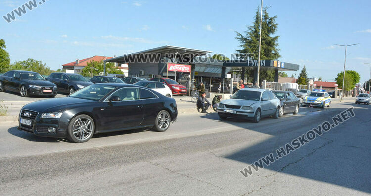 Три коли катастрофираха на бул. „Освобождение“ в Хасково