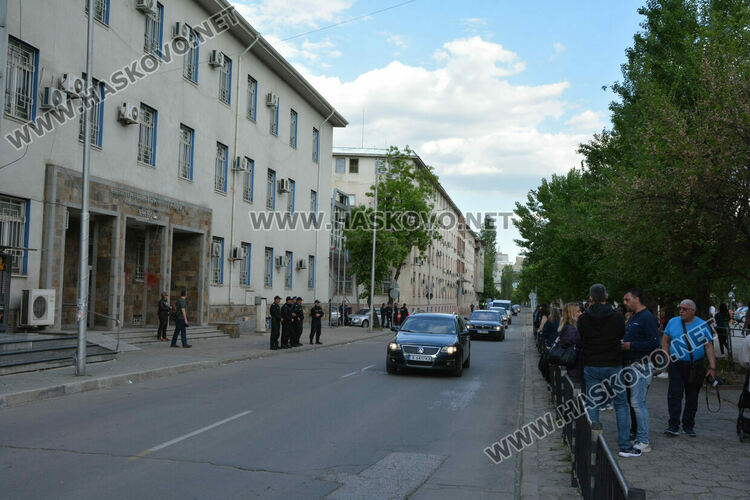 Втори, но по-вял протест пред Районното управление в Хасково