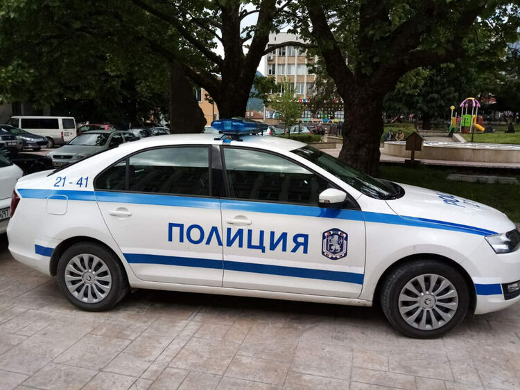 22-годишен смолянчанин счупи огледало на автомобил и избяга от местопроизшествието