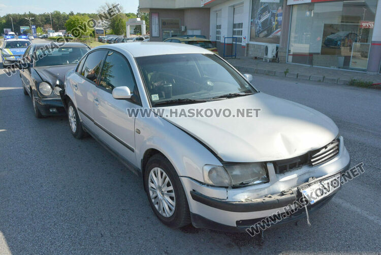 Три коли катастрофираха на бул. „Освобождение“ в Хасково