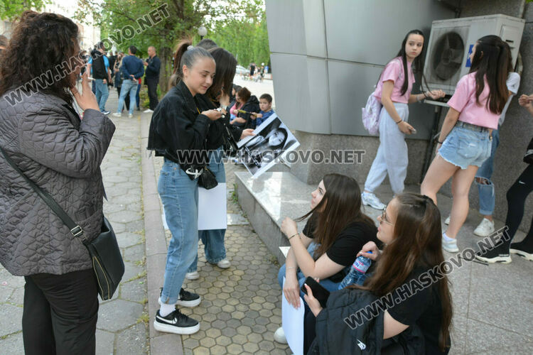 Втори, но по-вял протест пред Районното управление в Хасково