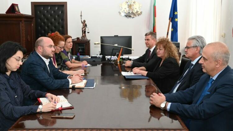 Актове за вписване в Имотния регистър вече ще са по електронен път