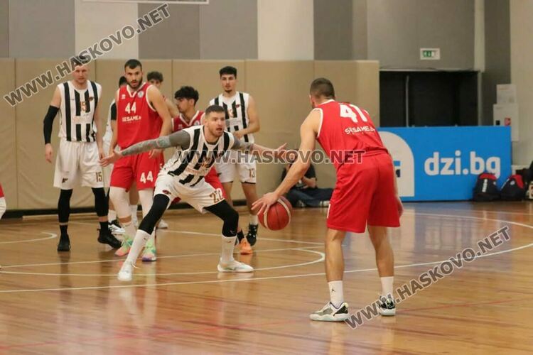 Баскетболистите от Хасково Б победиха Локомотив Пловдив Б