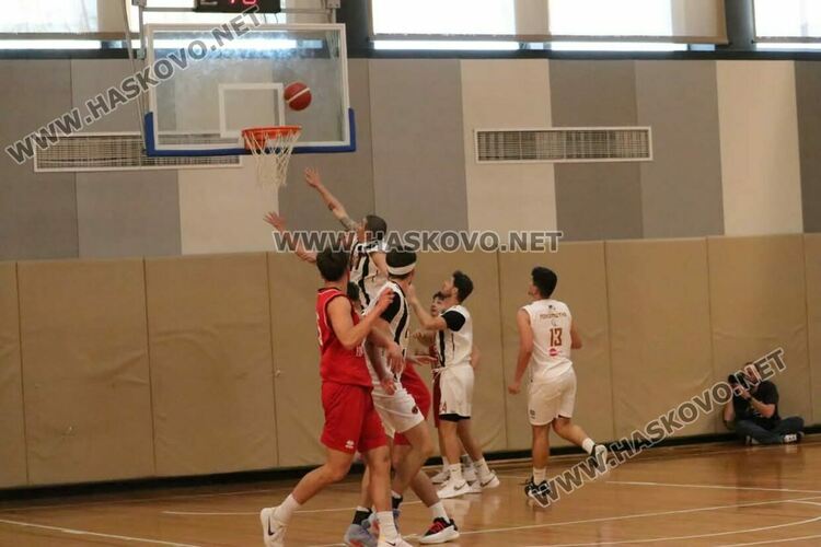 Баскетболистите от Хасково Б победиха Локомотив Пловдив Б