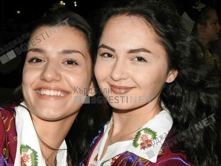 Ансамбъл „Кърджали“ покори публиката на международен фестивал в Република Северна Македония,дефилира в побратимена Струмица/снимки/