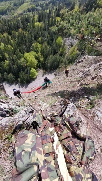 На „Орлова скала“ край Смолян отново се развя трибагреникът по случай 6 май.