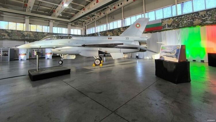 Първият български F-16