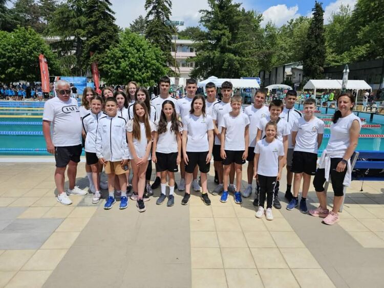 Младите плувци от Смолян с 15 медала от Sandanski Cup
